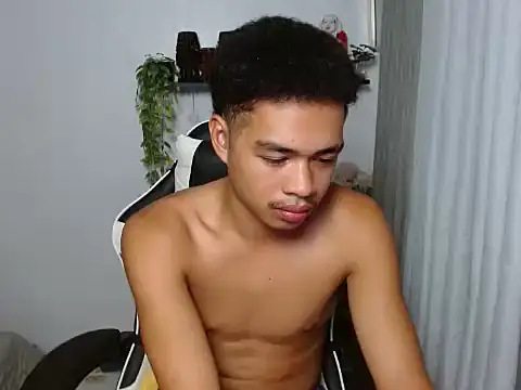 curlyasian_njxx webcam