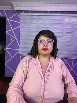 MiiaaJoness webcam