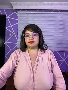 MiiaaJoness webcam