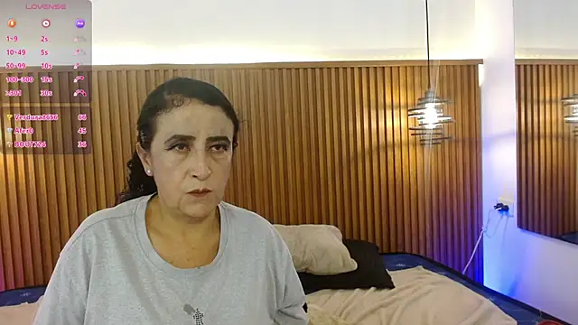 AnnytayIris69 live sex cam