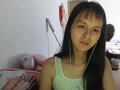 RebelAura live cam on StripChat