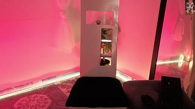 ArtMaria live cam on StripChat