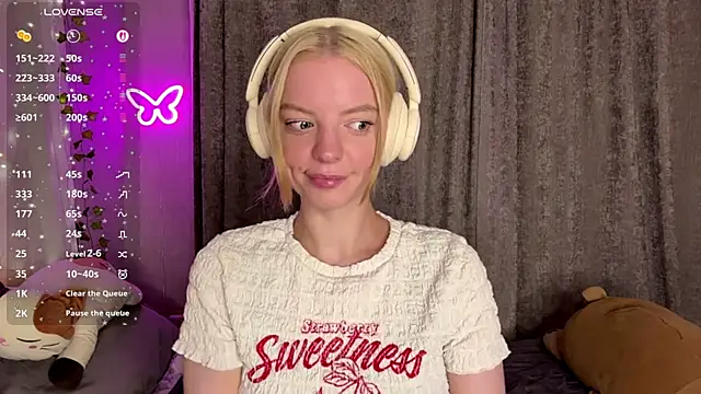 Marry_Sornatiko webcam