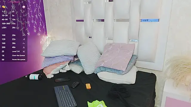 moon_ivy_ live cam on StripChat