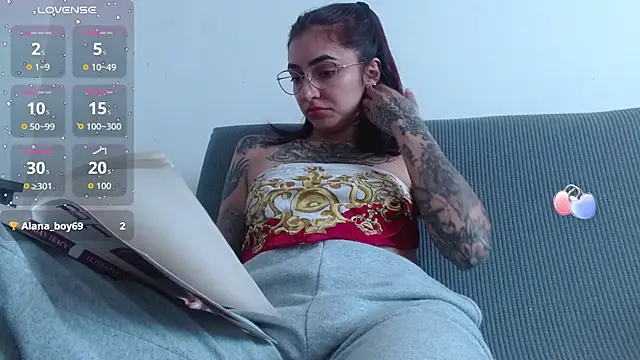 ZoeBakers_ webcam