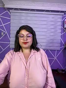 MiiaaJoness webcam