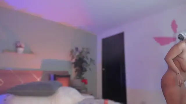 YariRose webcam