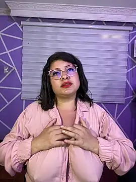 MiiaaJoness live cam on StripChat