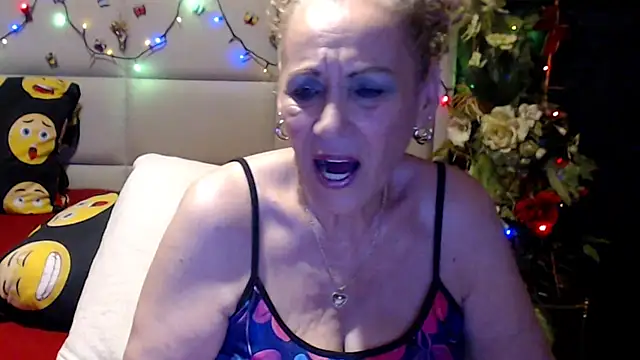 HappyWomanOn webcam