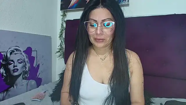 Tania_mature live cam on StripChat