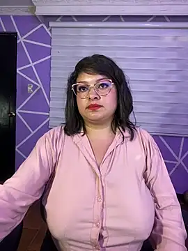 MiiaaJoness webcam
