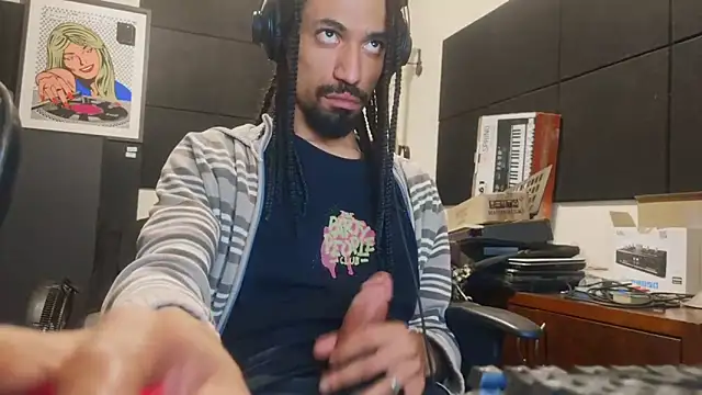 FavelaDaddyCum live cam on StripChat
