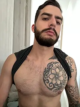 thomas_gun live cam on StripChat
