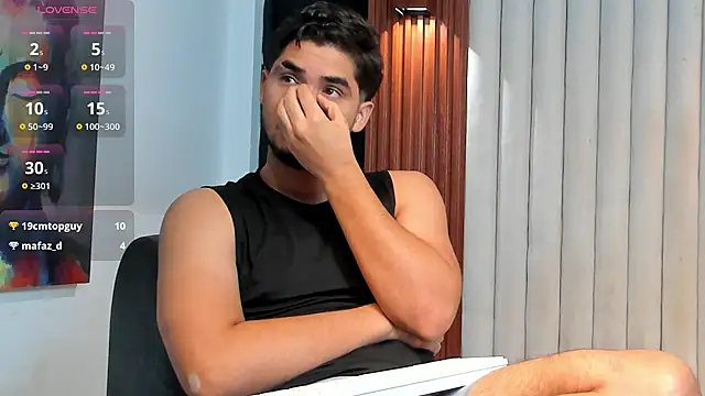 luciano_vitale live cam on StripChat