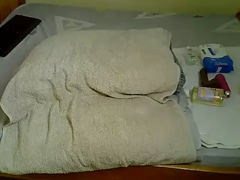 Pearl_petite webcam