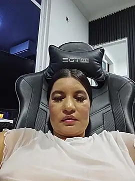 Pretty_Julieta webcam