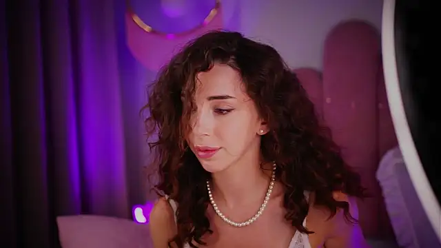 ElsaYoung webcam