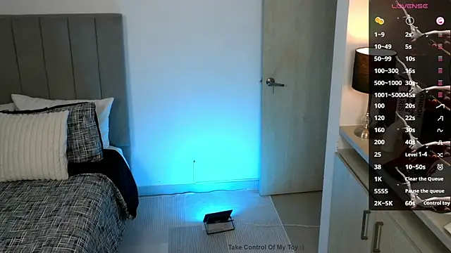 owen-pierces webcam