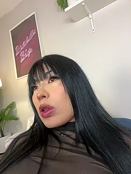 Jade-Naughty live cam on StripChat
