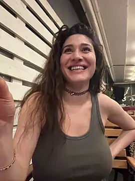 IrisBlues live cam on StripChat