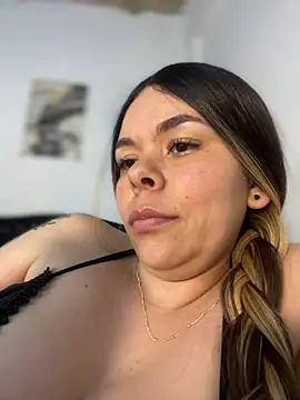 carolina16love Live Webcam on Stripchat