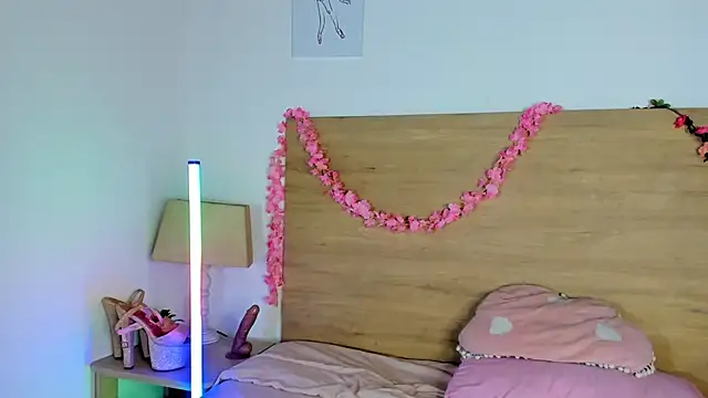 LaraRous webcam