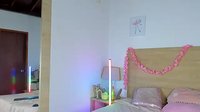 LaraRous live sex cam