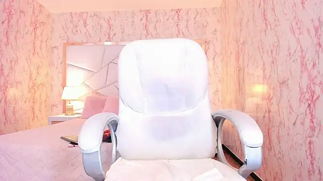 Emily_Whinfre webcam