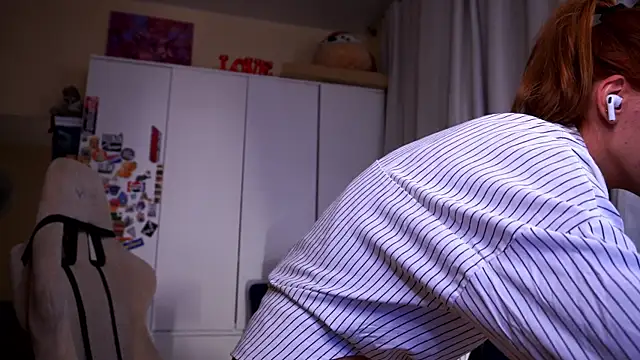 Liuba_Fox webcam