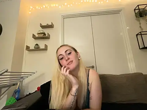 BaddieRiRi224 webcam