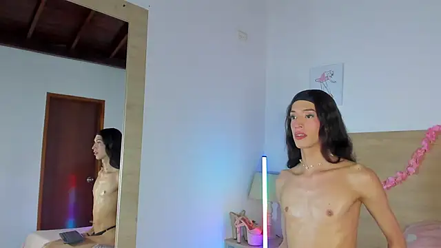 LaraRous webcam