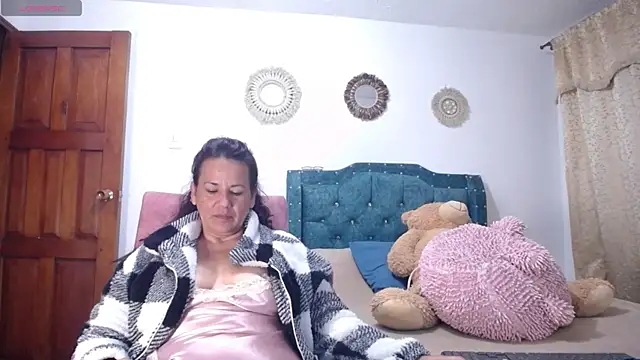 sofiamature01 live cam on StripChat