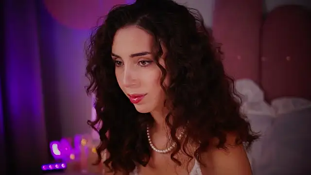 elsayoung - ElsaYoung's free webcam - UK Sex Cams