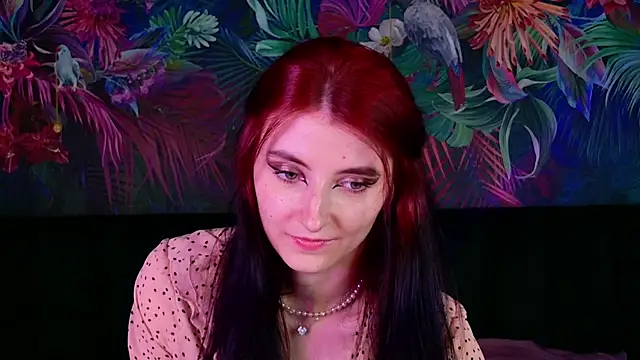 NicoleLuxe webcam