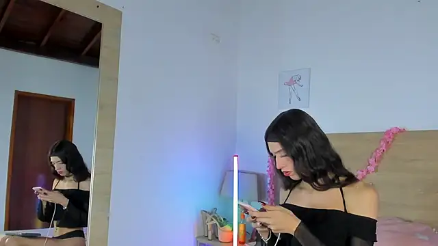 LaraRous webcam