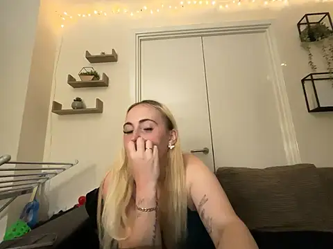 BaddieRiRi224 webcam