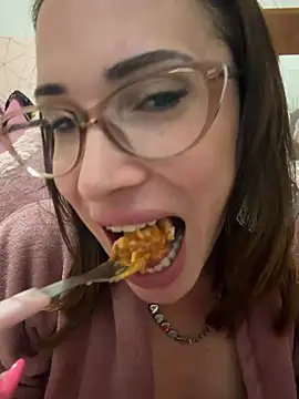 Irresistible37 webcam