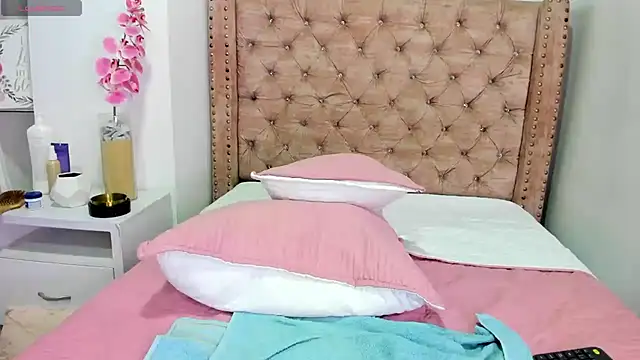 laura_hotties webcam