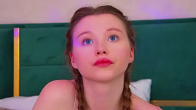 KeiraAsti webcam