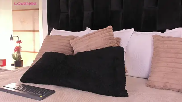 GretaVelvet's live cam