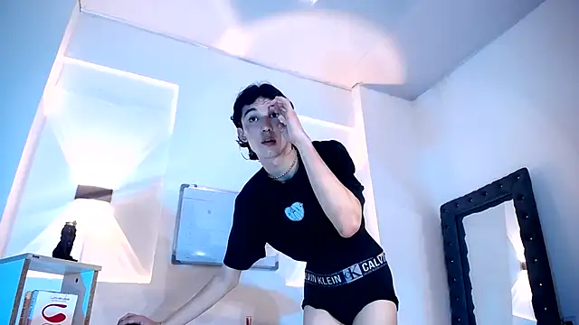 jullian_ricci (M twink) - what legs