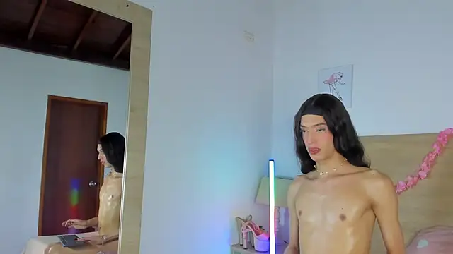 LaraRous webcam