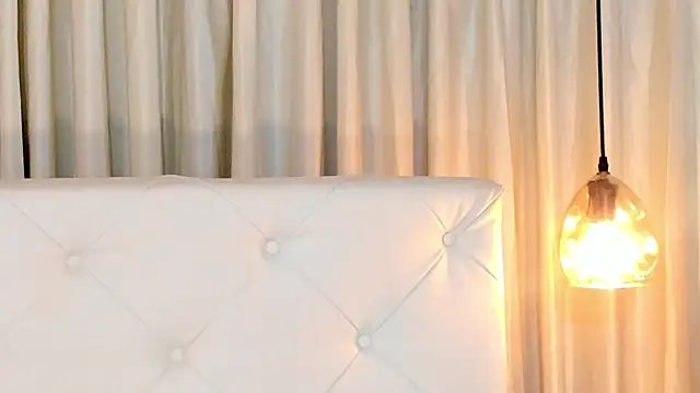 Samantha_Lenox webcam