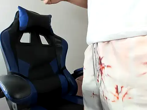 steel_jheder (M twink) - show your ass