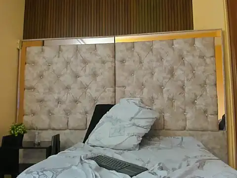 pamela_blonde60857 webcam