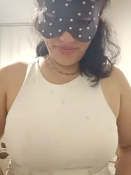 Nergiz2135 live sex cam