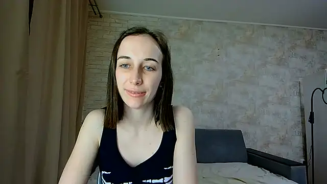 Anika_bloom webcam