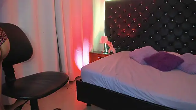 BellaRoge webcam