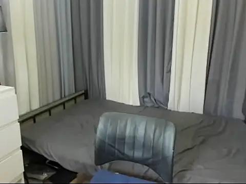 XTsUncutMargauxX webcam