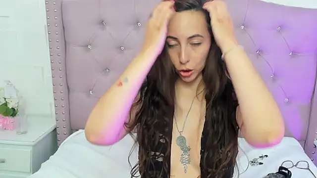 HollyBloom_ webcam